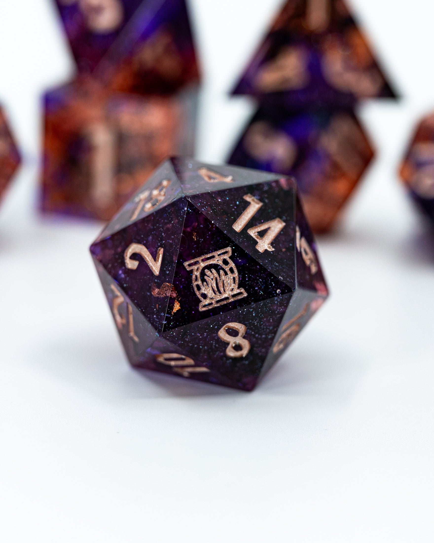 Hecuba | Emberglow Original | 7 Piece Sharp Edge Resin Dice Set