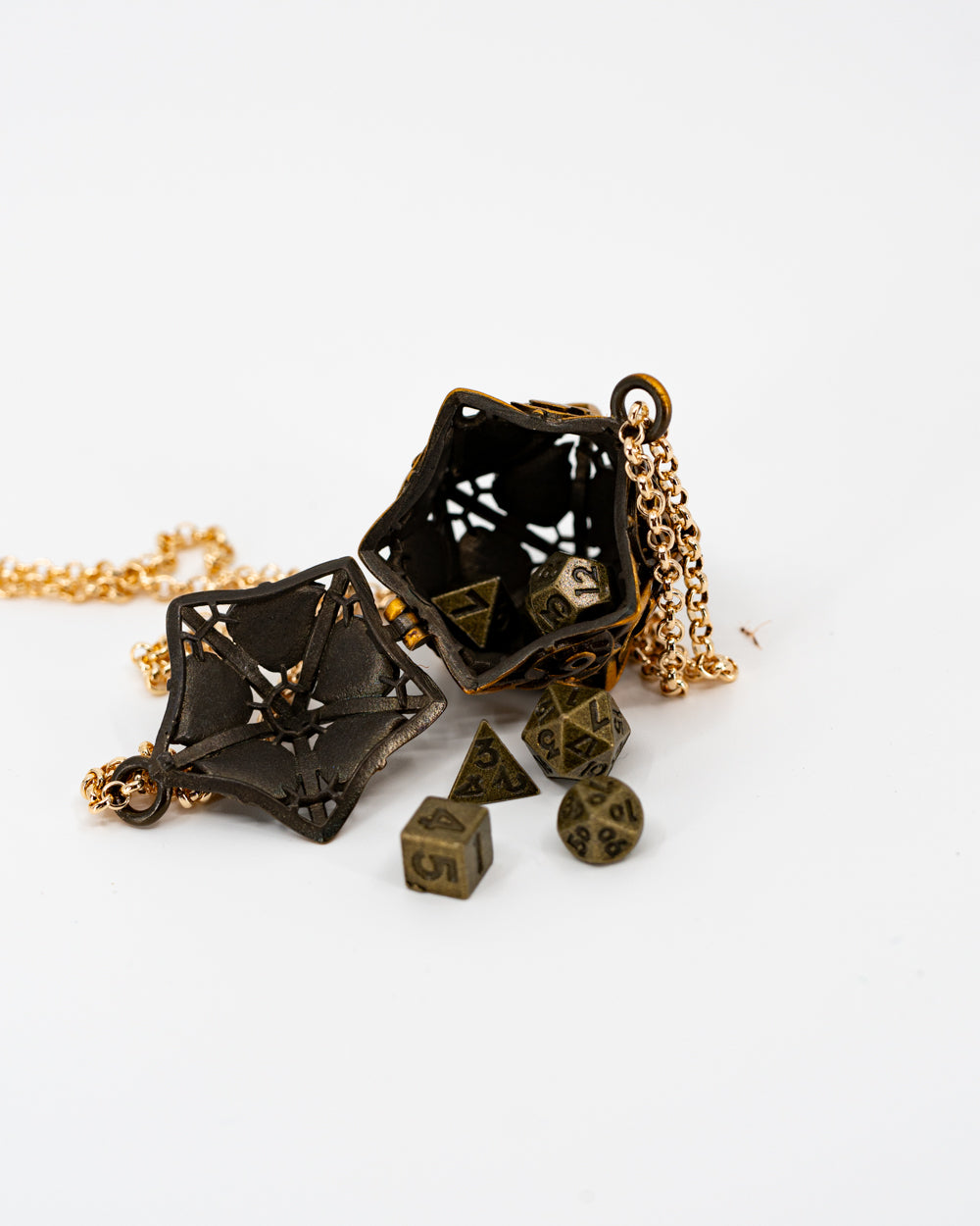 Leaves of Cormanthor | D20 Leaf Pendant with Micro Metal Set - Emberglow Gaming