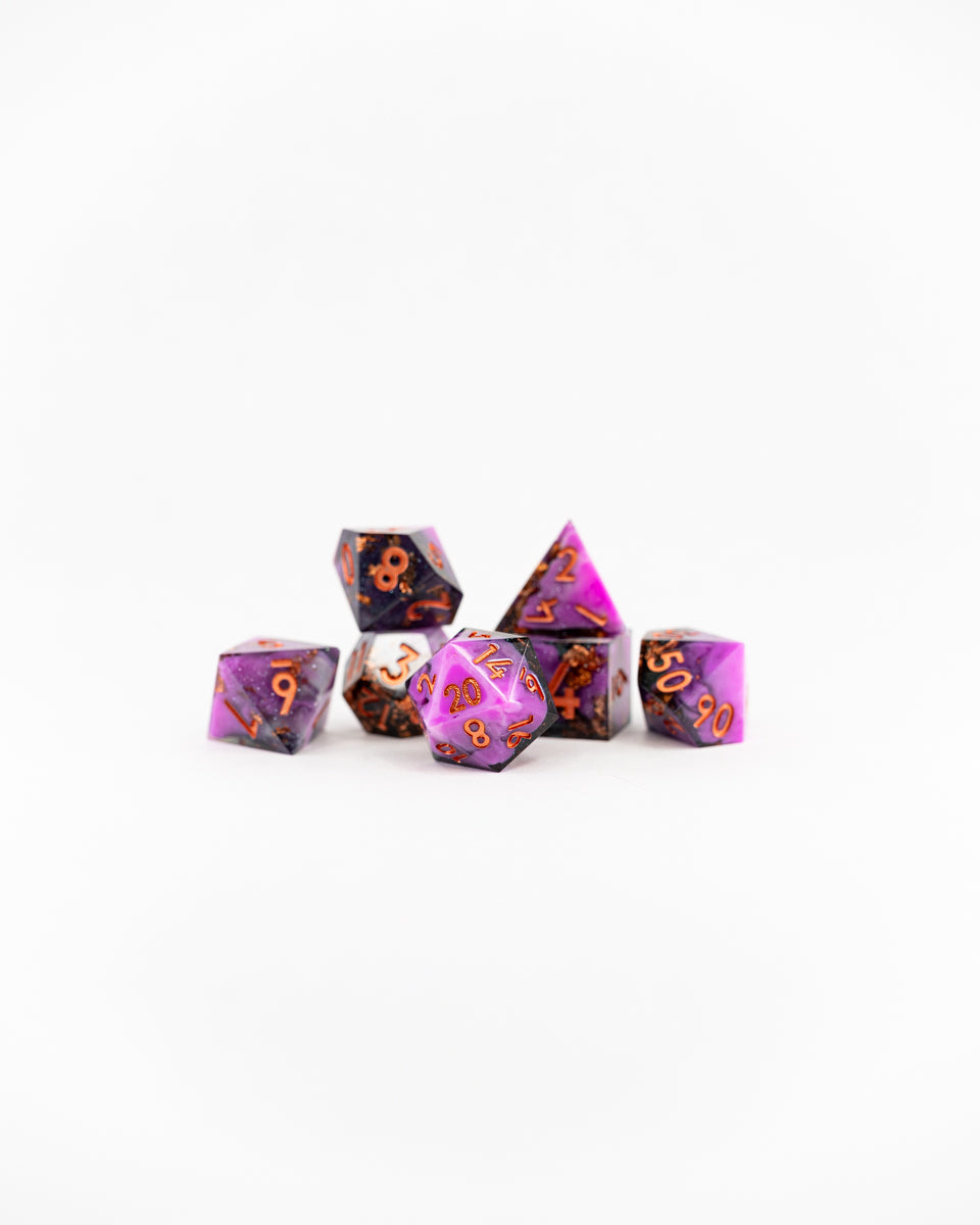 Riddlemaster | 7 Piece Sharp Edge Resin Dice Set - Emberglow Gaming