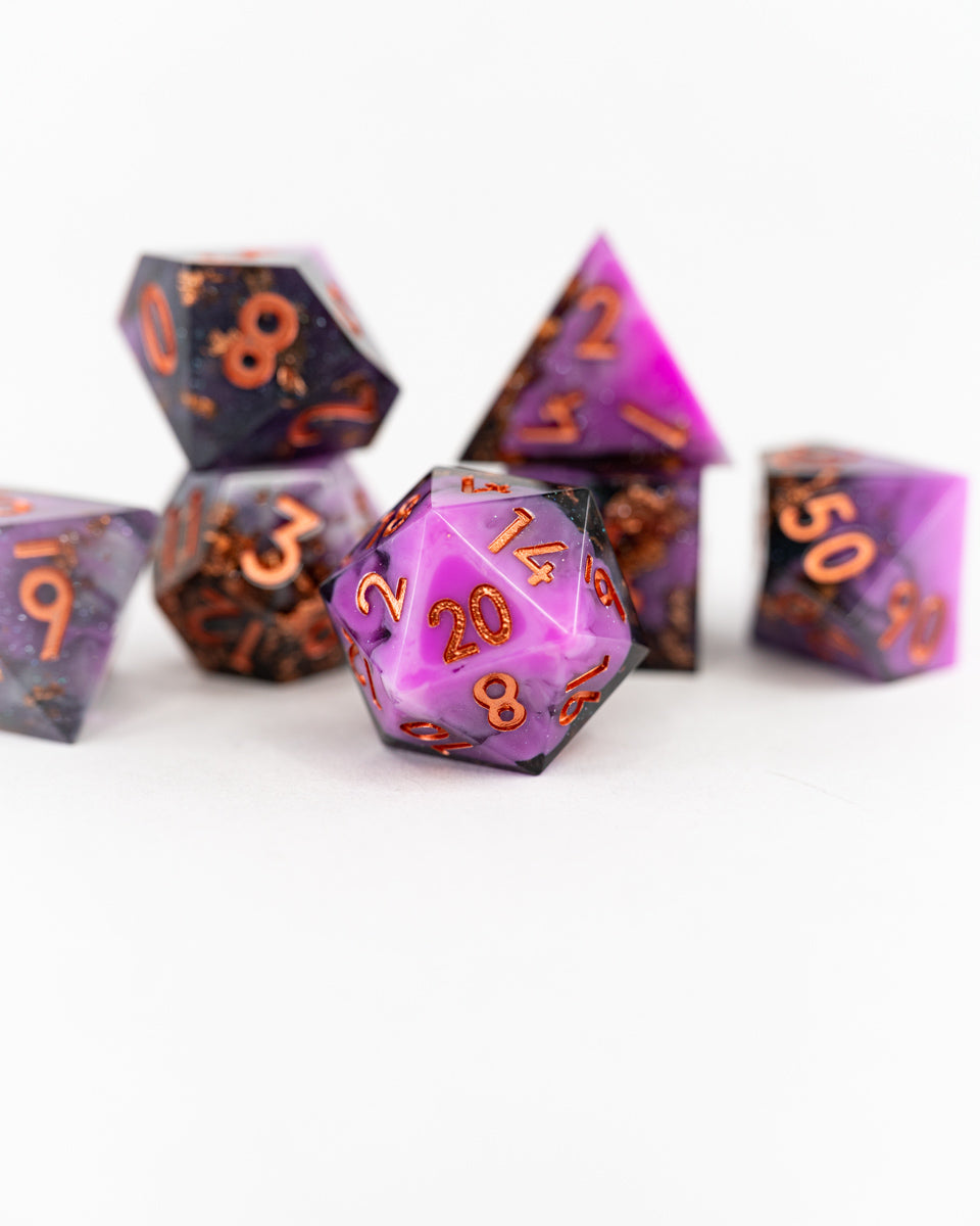 Riddlemaster | 7 Piece Sharp Edge Resin Dice Set - Emberglow Gaming