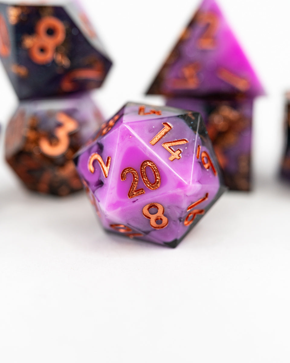 Riddlemaster | 7 Piece Sharp Edge Resin Dice Set - Emberglow Gaming