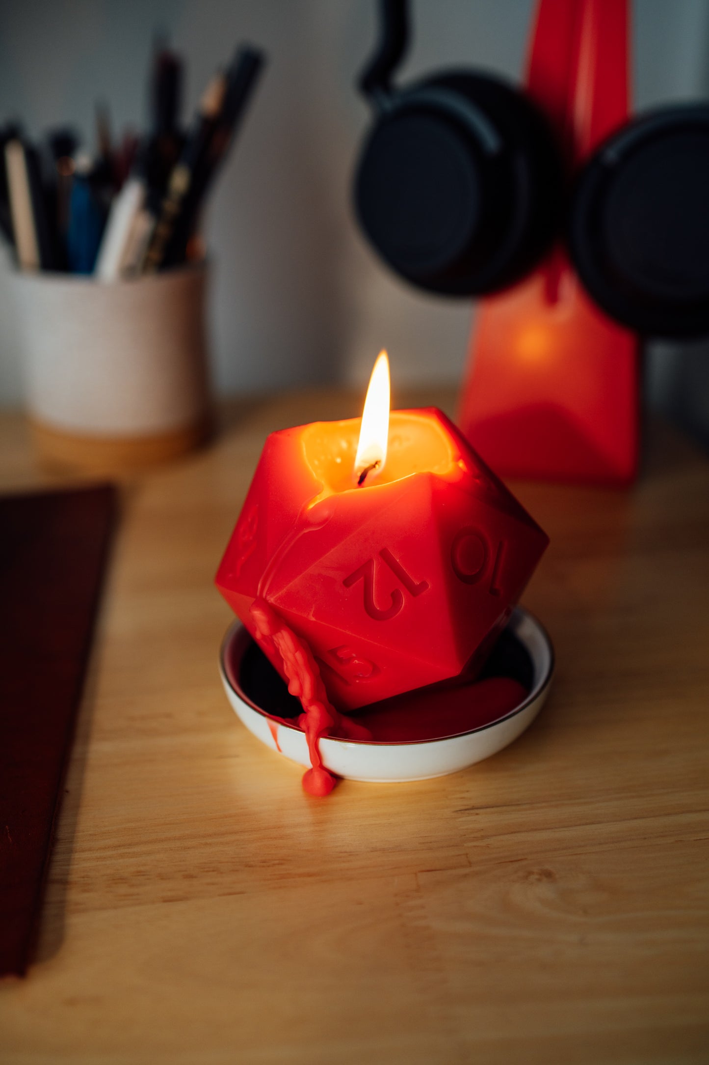 Long-Burn Soy/Beeswax D20 Aromatic DND Candle - Emberglow Gaming